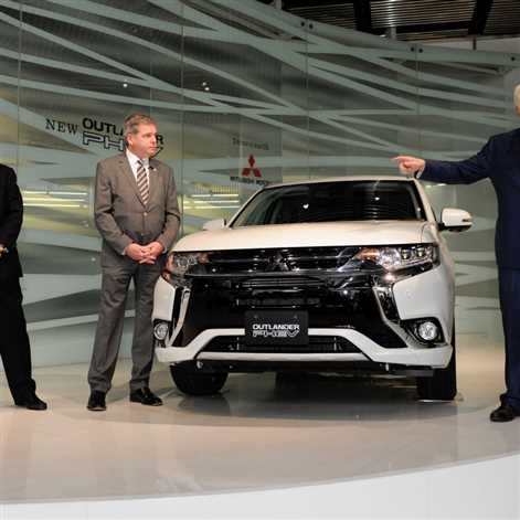 Burmistrz Londynu prezentuje nowe Mitsubishi Outlander PHEV